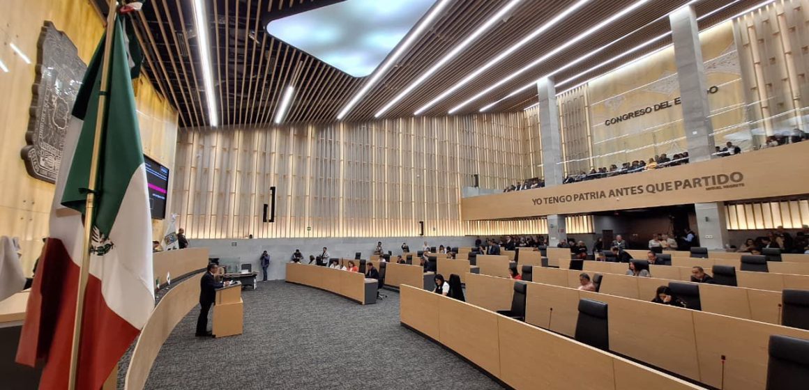 Congreso de Puebla avala concesión de parabuses por 10 años
