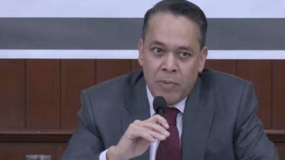 Exfuncionario de Sinaloa se entrega en EE.UU.; lo investigan por presuntos nexos criminales