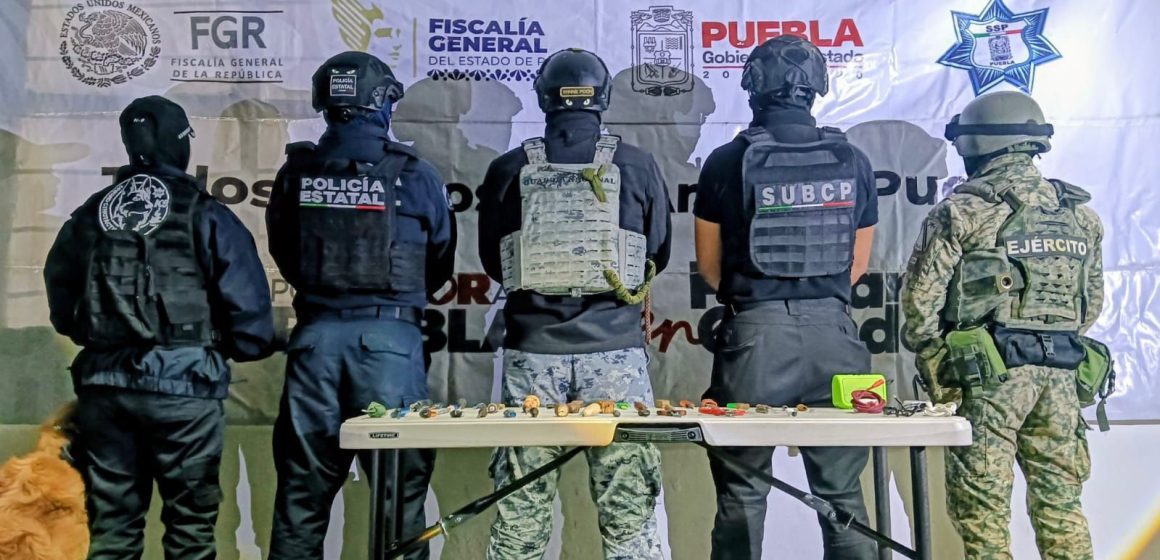 Autoridades federales y estatales aseguran objetos prohibidos en el penal de Huauchinango