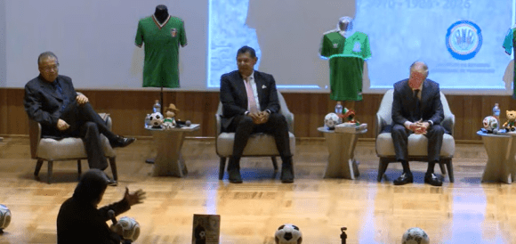 José Ramón Fernández presenta su libro “El Balón Rueda Tres Veces en México”
