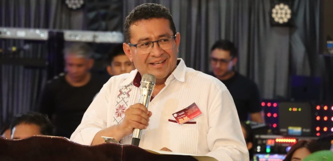 gaspasr La transformación de México inicia en el salón de clases: Pável Gaspar reconoce a maestros en Chiautla de Tapia