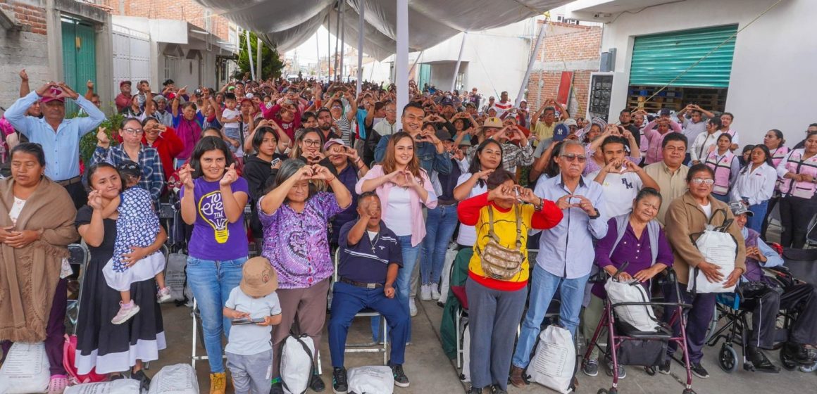 Fortalecen atención a personas vulnerables con entrega de despensas en Huejotzingo