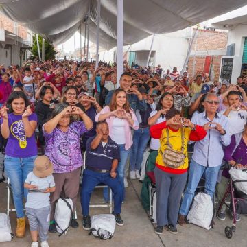 Fortalecen atención a personas vulnerables con entrega de despensas en Huejotzingo