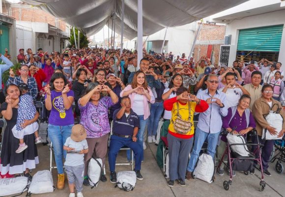 Fortalecen atención a personas vulnerables con entrega de despensas en Huejotzingo