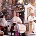Arzobispo de Puebla llama a valorar a las madres todos los días 10