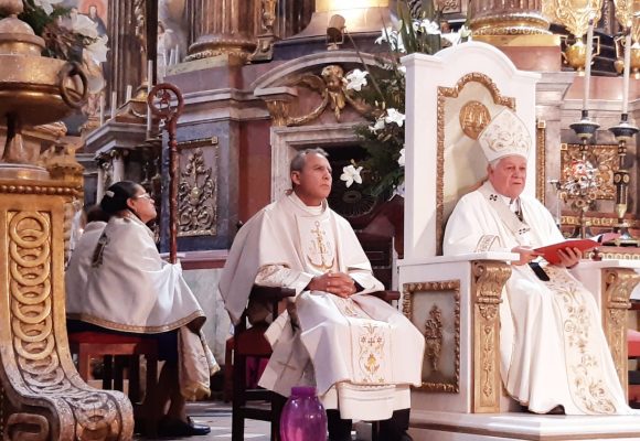 Arzobispo de Puebla llama a valorar a las madres todos los días