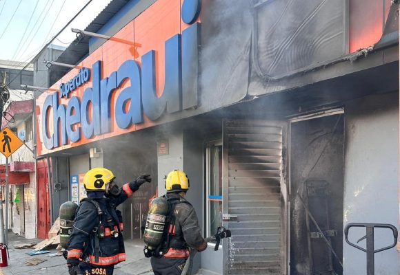 Incendio en tienda de autoservicio de Vista del Valle es controlado sin personas lesionadas