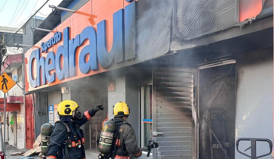 Incendio en tienda de autoservicio de Vista del Valle es controlado sin personas lesionadas
