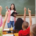Día del Maestro: docentes gastan hasta mil 500 pesos de su bolsillo para dar clases