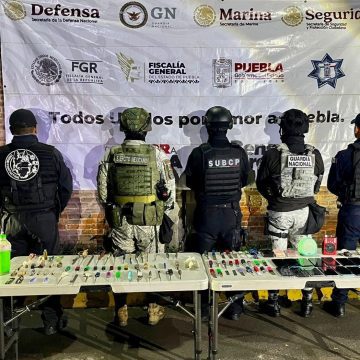 Decomisan celulares y armas punzocortantes en operativos en penales de Puebla y Tepexi
