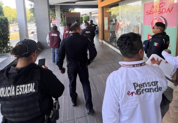 Colocan sellos en 52 bienes de Plaza Dorada por millonario adeudo fiscal