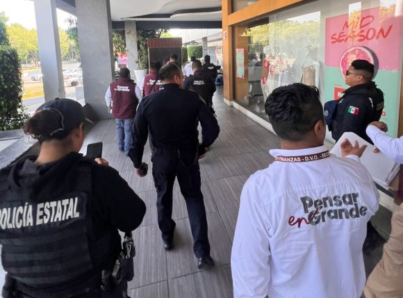 Colocan sellos en 52 bienes de Plaza Dorada por millonario adeudo fiscal