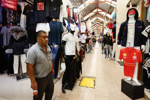 Pequeños comercios en crisis: Inseguridad y altas tarifas de luz asfixian al sector
