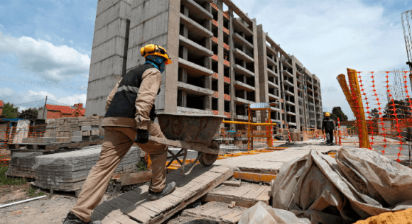 Sector construcción en Puebla arranca 2026 a la baja