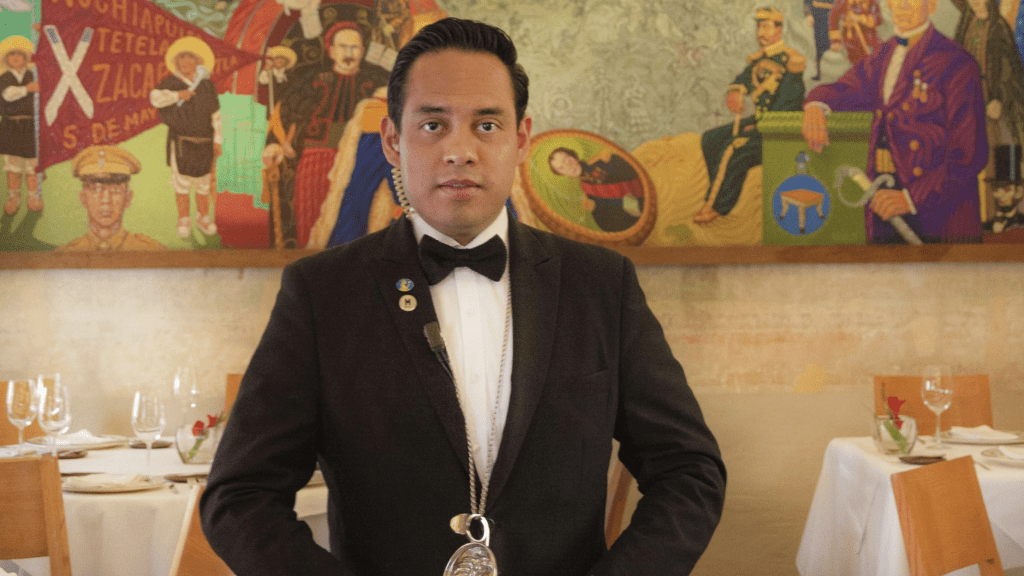 sommelier poblano Jonathan Robles fue reconocido por Michelin