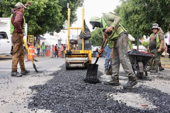 Bacheo temporal: atienden afectación en Avenida Lafragua tras intensas lluvias