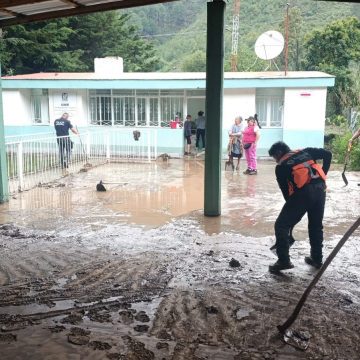 Desbordamiento de arroyo en Vicente Guerrero deja viviendas y clínica afectadas