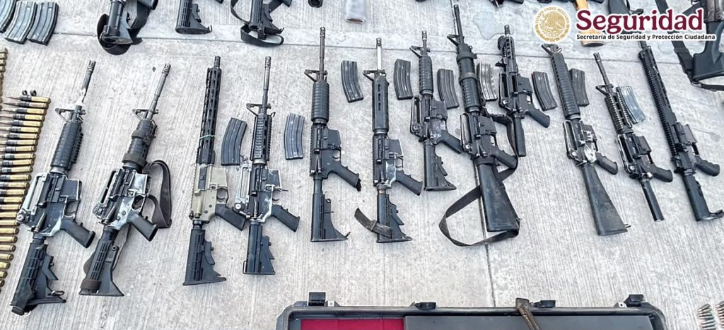 Aseguran arsenal abandonado en una camioneta en Badiraguato 1 Arsenal asegurado Badiraguato