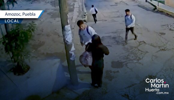 Asaltan a mujer mientras esperaba el transporte público en Amozoc