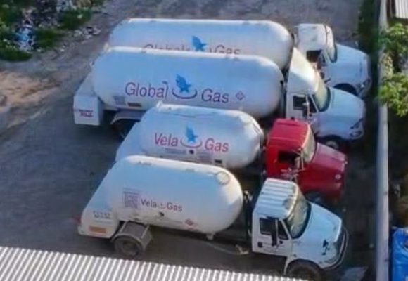 Aseguran inmueble y pipas vinculadas al huachicol en Tepeaca