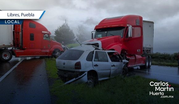 Choque en la Amozoc-Perote deja dos muertos y cierre total a la altura de Libres