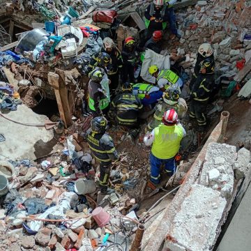 Colapso de vivienda en CDMX deja un muerto y una mujer herida