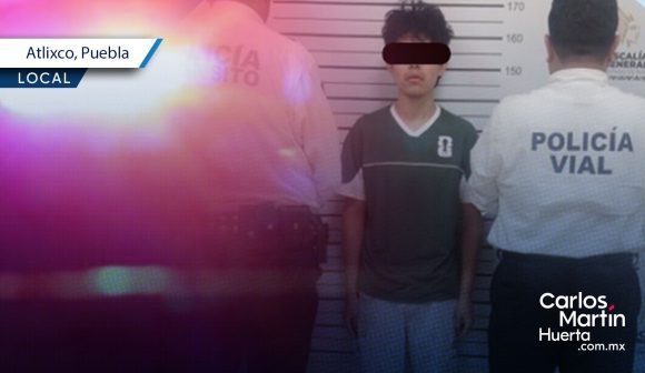 Detienen a motociclista ebrio tras chocar contra auto en el Centro de Atlixco