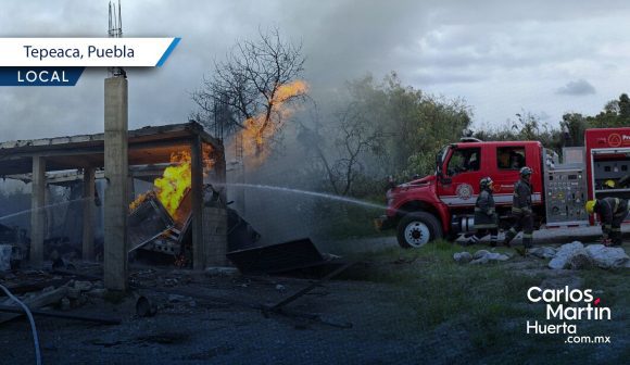 Explosión de pipas de gas en Tepeaca provoca desalojo de centro escolar y habitantes