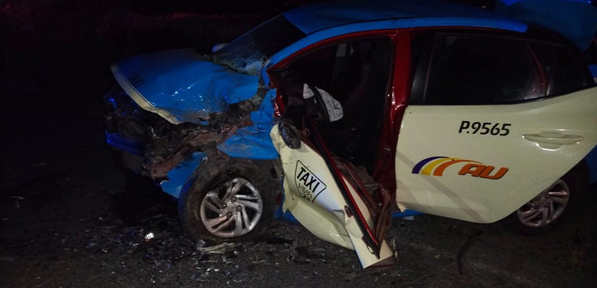 Fatal accidente en Zinacatepec: conductor muere tras invadir carril y chocar contra un taxi