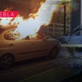 Incendian auto en Periférico Ecológico; hallan dos cuerpos con mensaje
