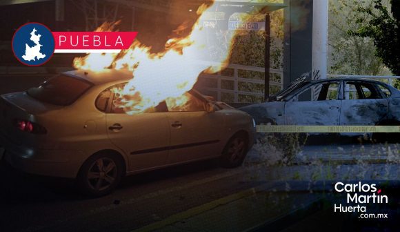 Incendian auto en Periférico Ecológico; hallan dos cuerpos con mensaje