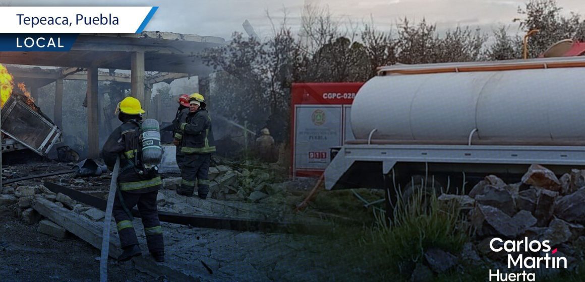 Continúan labores de enfriamiento tras explosión de pipas en Tepeaca