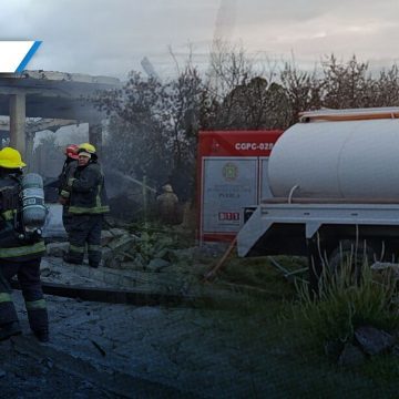 Labores de enfriamiento pipas Tepeaca Continúan labores de enfriamiento tras explosión de pipas en Tepeaca