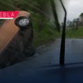 Lluvia provoca aparatosa volcadura en el Periférico Ecológico