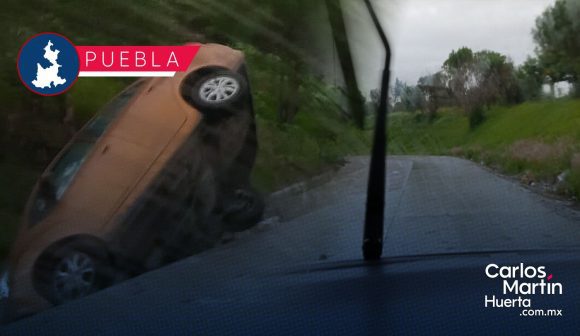 Lluvia provoca aparatosa volcadura en el Periférico Ecológico