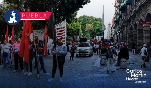 La ’28 de Octubre’ marcha en Puebla en apoyo a la CNTE y para recordar ‘El Halconazo’