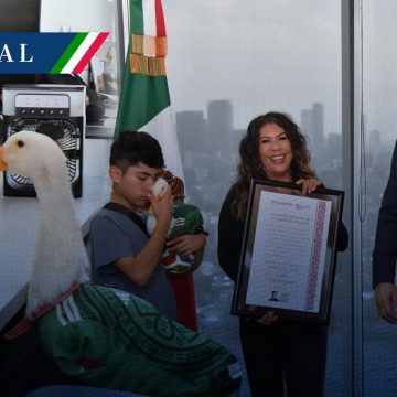 “Pato Merlín” ya es marca registrada; Economía y el IMPI entregan constancia oficial