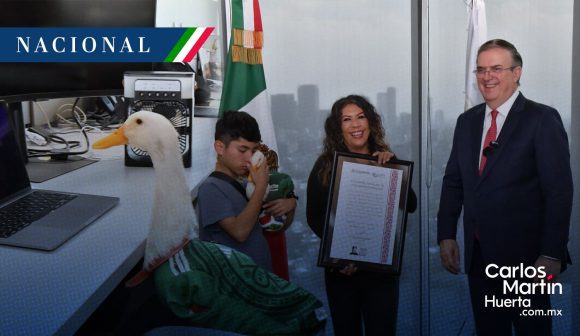 “Pato Merlín” ya es marca registrada; Economía y el IMPI entregan constancia oficial