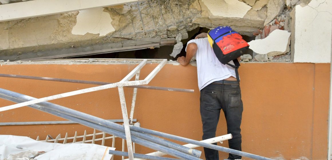 Suman mil 430 muertos tras terremotos en Venezuela