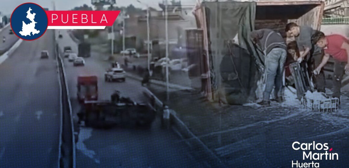 Vuelca vehículo con mercancía en la Vía Corta a Santa Ana, frente a la Central de Abasto