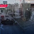 Vuelca vehículo con mercancía en la Vía Corta a Santa Ana, frente a la Central de Abasto