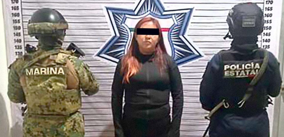 Seguridad Pública y Marina detienen a mujer presuntamente dedicada al robo