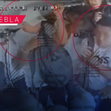 Pasajeros de la Ruta 55 frustran robo y encaran a carteristas en Puebla
