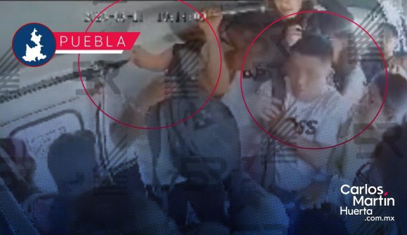Pasajeros de la Ruta 55 frustran robo y encaran a carteristas en Puebla