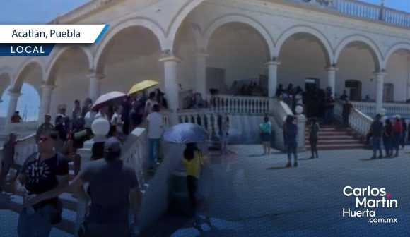 Pobladores intentan tomar palacio municipal de Acatlán; por presuntos abusos de poder