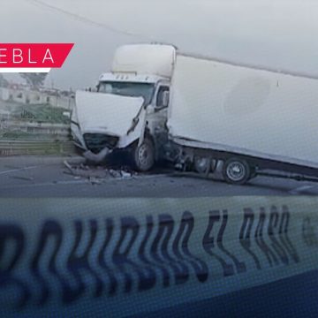 Choque de dos tractocamiones provoca cierre total de la autopista Puebla-Orizaba
