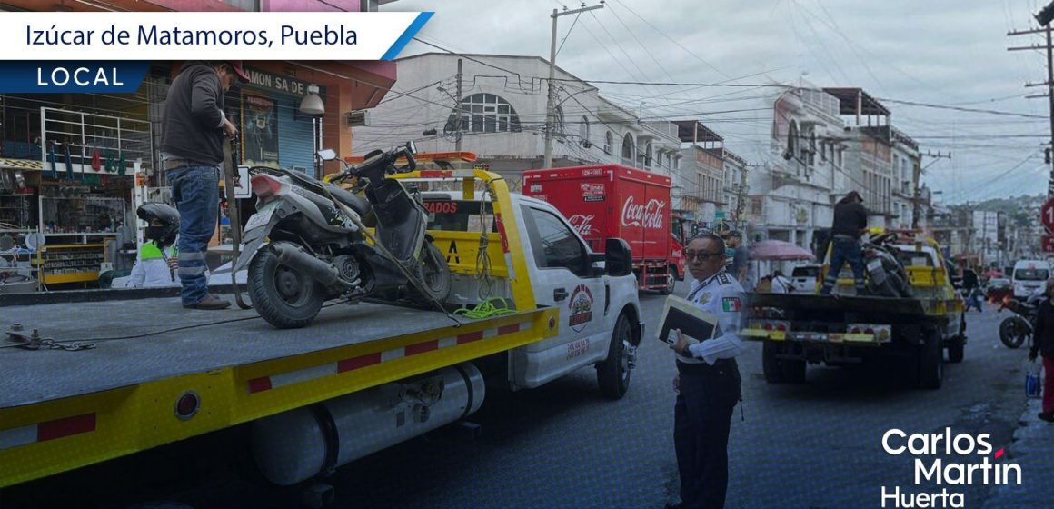 Motoneta se queda sin frenos y arrolla a oficial de tránsito en Izúcar