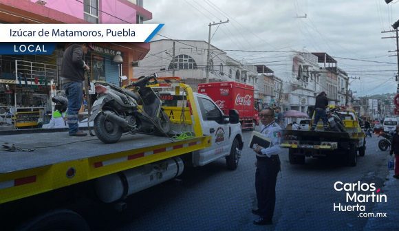Motoneta se queda sin frenos y arrolla a oficial de tránsito en Izúcar