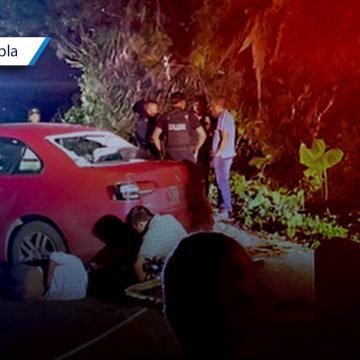 Cae automóvil a un barranco en la carretera Tlatlauquitepec-Mazatepec