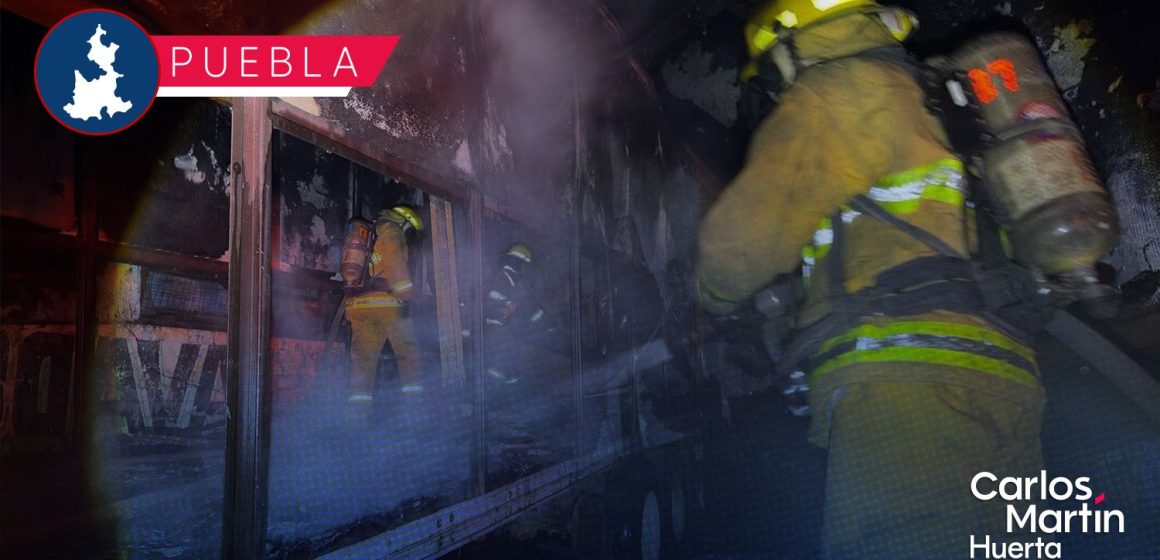 Bomberos sofocan incendio de vehículo en la colonia Real Guadalupe